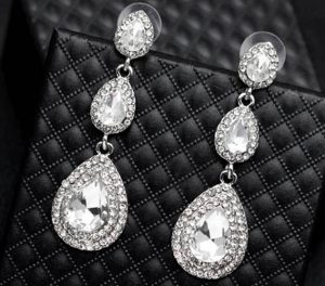 Серьги длинные стразовые E-090-white цена