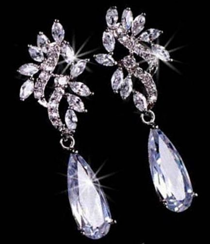 Серьги родированные c фианитами E-104 цена