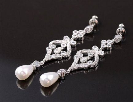 Серьги родированные с жемчугом и фианитами E-159 цена