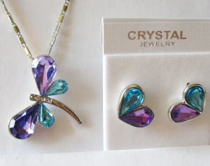 Комплект серьги в форме сердечка и цепочка с кулоном в виде бабочки с кристаллами Сваровски