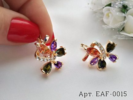 Cерьги с фианитами EAF-0015 на белом фоне