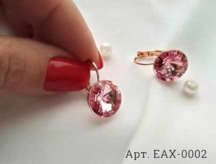 Cерьги c кристаллами Swarovski EAX-0002 на белом фоне