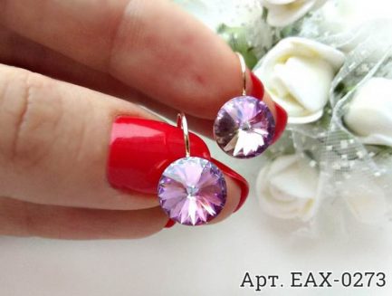 Cерьги c кристаллами Swarovski EAX-0273 на цветочном фоне
