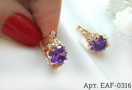 Cерьги EAF-0316 на белом фоне