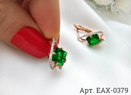 Серьги с фианитами EAX-0379 на белом фоне