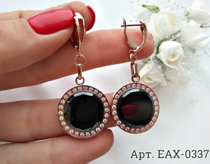 Серьги с керамическими вставками и фианитами EAX-0337 на белом фоне