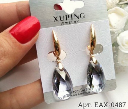 Cерьги с кристаллами Swarovski EAX-0487 на белом фоне