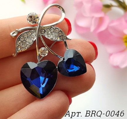Брошь родированная с синим чешским стеклом два сердечка