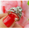 Родированное кольцо двойное с фианитами RIX-0083 на цветочном фоне