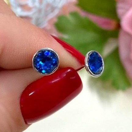 Cерьги-гвоздики родированные с кристаллами Swarovski EAX-0942 цена