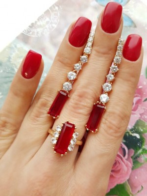 Комплект позолоченные серьги и кольцо с красными и белыми фианитами