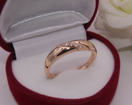 Кольцо позолоченное с фианитами R-0027 медицинское золото