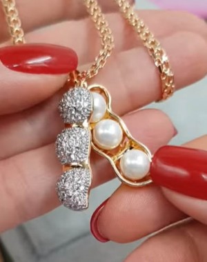 Кулон с жемчугом и белыми фианитами