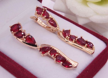 Серьги длинные с красными фианитами E-471 цена