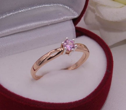 Кольцо позолоченное c розовым фианитом R-0044 цена