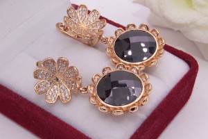 Серьги позолоченные с черной керамикой E-677-g-black цена