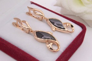 Серьги позолоченные с черной керамикой E-679-g-black цена