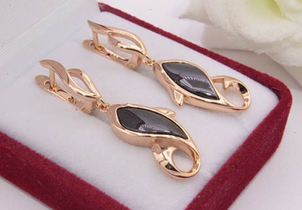 Серьги позолоченные с черной керамикой E-679-g-black цена