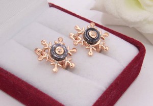 Серьги позолоченные ажурные с черной керамикой E-683-g-black цена