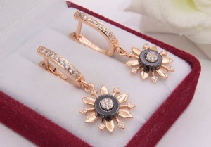 Серьги позолоченные с керамическими вставками E-685-g-black цена
