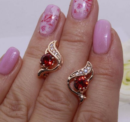 Серьги с цветными фианитами E-700 цена