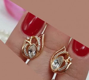 Серьги позолоченные с кристаллами Сваровски и фианитами E-735-white цена