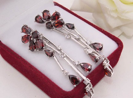 Серьги длинные родированные фианитовые E-765 цена