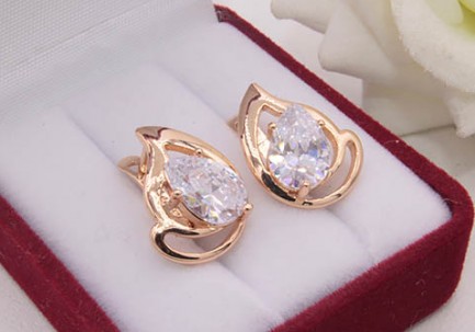 Серьги позолоченные с фианитами E-825 цена