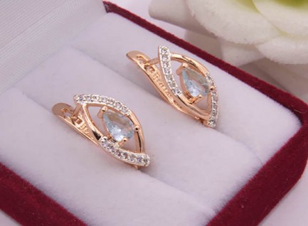 Серьги позолоченные с фианитами E-946 цена