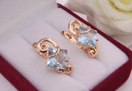 Серьги позолоченные с цветными фианитами E-950 цена