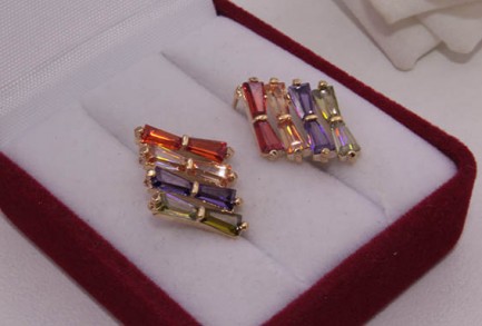 Серьги фианитовые с позолотой E-991 цена