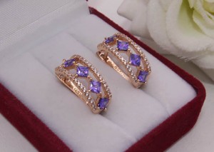Серьги с цветными фианитовыми вставками E-1077 цена