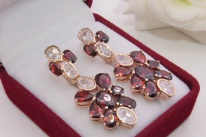 Серьги позолоченные с цветными фианитами E-1099 цена