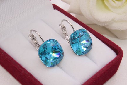 Cерьги родированные с кристаллами Swarovski E-1143 цена