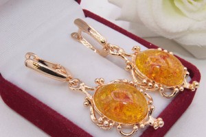 Серьги с позолотой и искусственным янтарем E-1192 цена