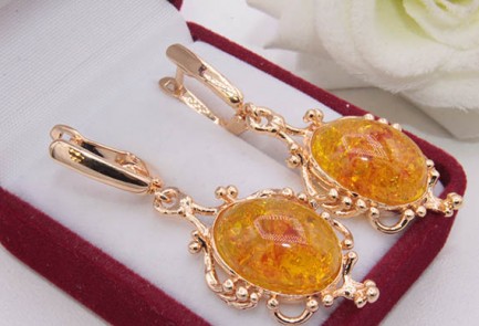 Серьги с позолотой и искусственным янтарем E-1192 цена