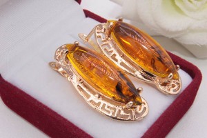Серьги позолоченные с искусственным янтарем E-1223 цена