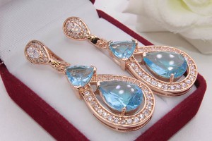 Серьги длинные позолоченные с фианитами E-1233 цена