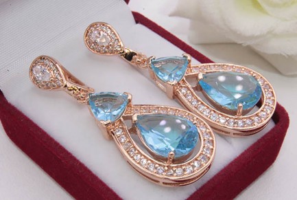 Серьги длинные позолоченные с фианитами E-1233 цена