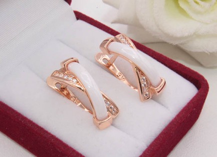 Серьги позолоченные с керамикой и фианитами E-1276 цена
