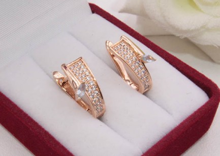 Серьги с позолотой и фианитами E-1317 цена