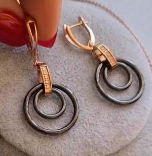Серьги позолоченные с керамикой и фианитами E-1334 цена