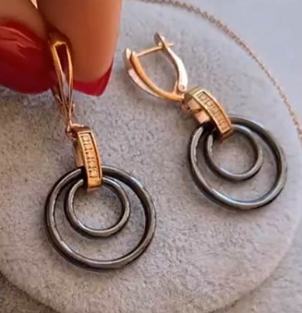 Серьги позолоченные с керамикой и фианитами E-1334 цена