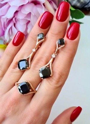 Комплект позолоченный кольцо и серьги с черными фианитовыми вставками