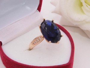Кольцо позолоченное с фианитовыми вставками R-0260 гипоаллергенное