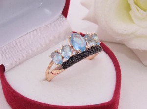 Кольцо фианитовое с позолотой R-0283 бижутерия