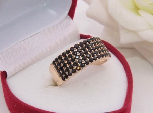 Кольцо с фианитами и позолотой R-0289 цена