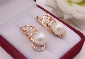 Серьги с большой белой жемчужиной