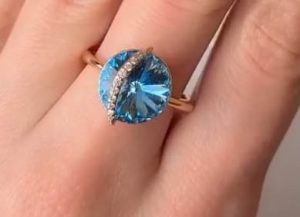 Кольцо с кристаллами Swarovski R-0292 стоимость