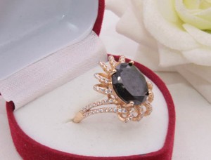 Кольцо позолоченное c фианитовыми вставками R-0297 купить